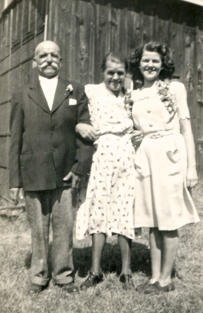 Agnes with her parents